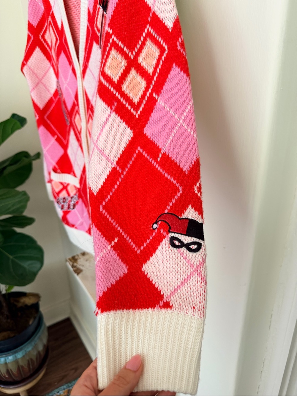 Harley Quinn Pink & Red Argyle Cardigan Sweater Size Medium - Picture 9 of 11